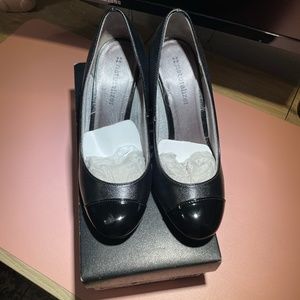 Women’s Naturalizer Naomi Classic Pumps in Black Smooth